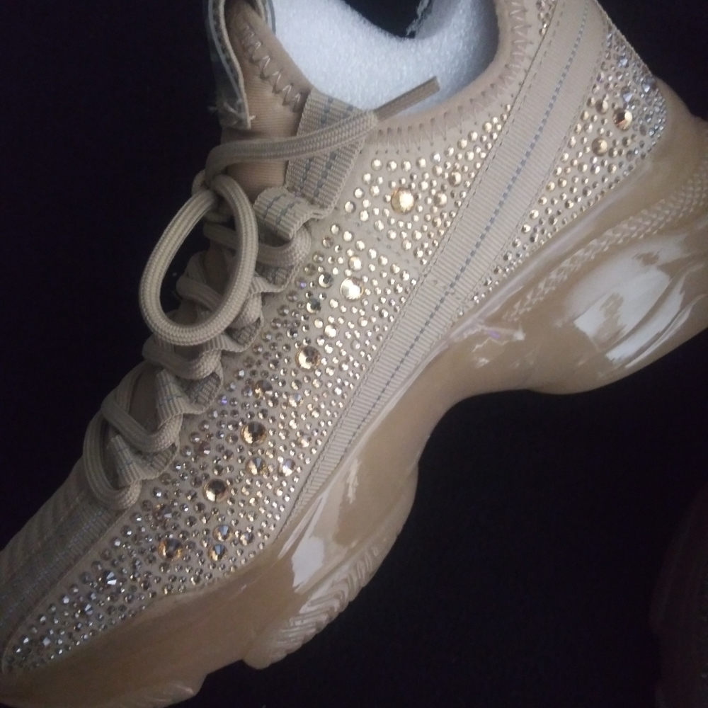Steve Madden Blush Maxima Sneakers size 9.5 . Rhinestone Georgeous Woman's New